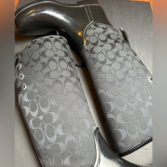 COACH RAIN BOOTS
Women size 10, in great condition. - Picture 2 of 4